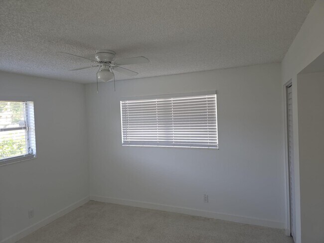 Building Photo - 1871 Palm Acres Dr