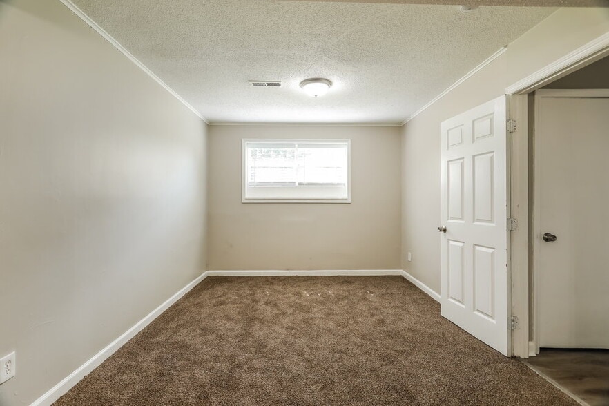 Building Photo - 232 Glenvalley Ln NW