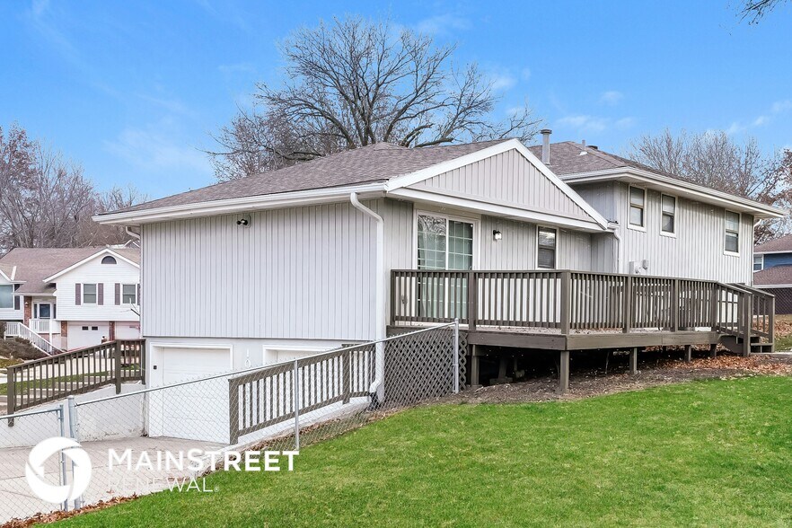 Building Photo - 10439 N Cherry Dr