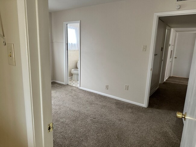 Building Photo - NE Property