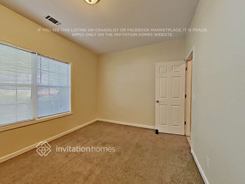 Building Photo - 275 Promenade Way SW