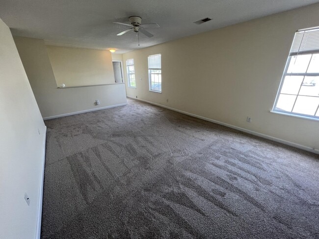 Building Photo - 221 Fox Grove Cir