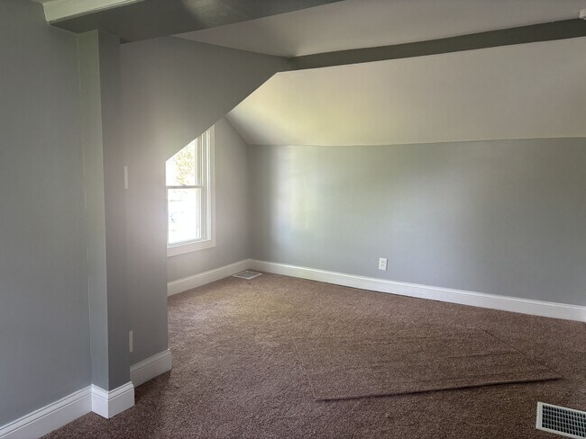 Building Photo - 1204 Parkamo Ave