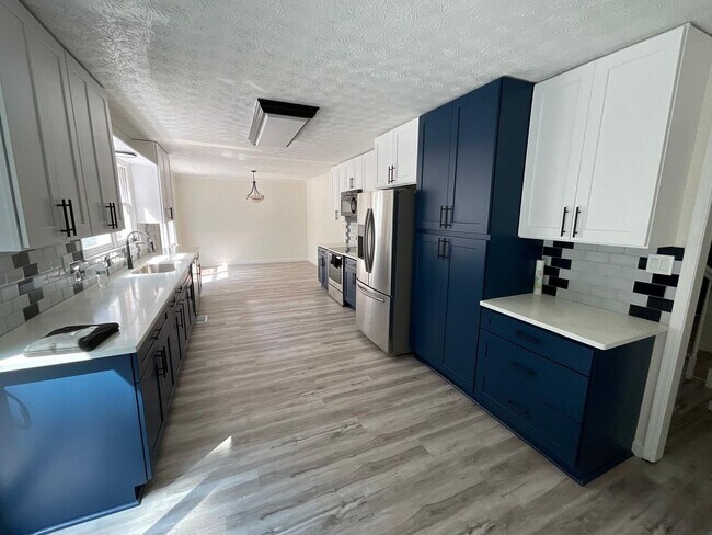 Building Photo - Spacious 4BR Duplex in Riverdale
