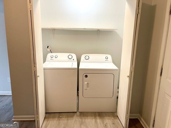 Building Photo - 86 Church St