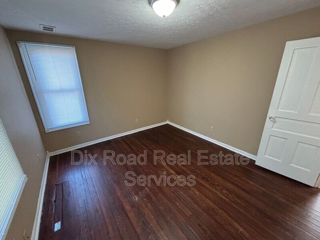 Building Photo - 2339 Freeman Ave