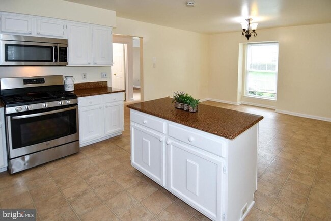 Building Photo - 6125 Trident Ln