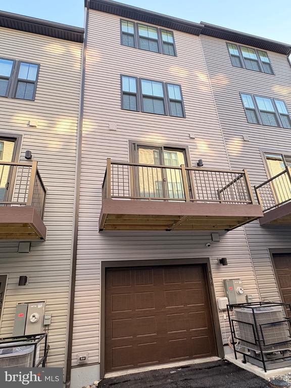 Building Photo - 736 Watts St