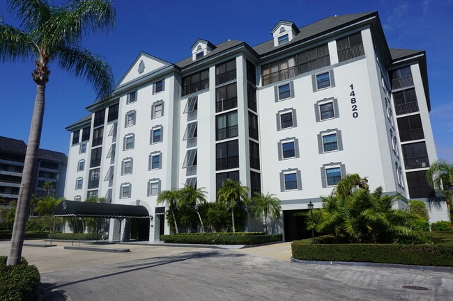 Building Photo - Huge Loft-Style 1 bed 1.5 Bath for Rent in...