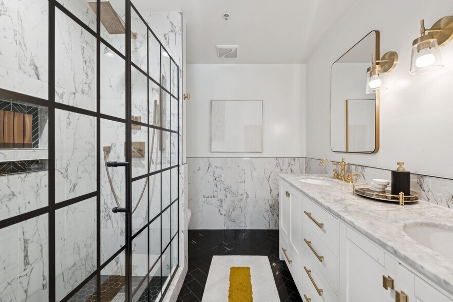 Master Bath - 1440 Church St NW