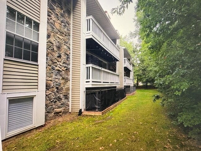 Building Photo - 51 Kenwood Dr