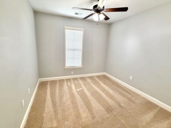 Building Photo - Now Leaseing a 4 Bedroom 3 Bath Home In Southeast Memphis