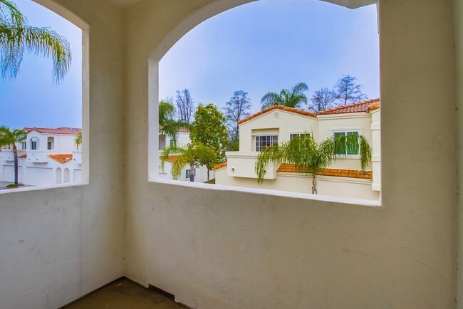 Building Photo - Spacious Townhome in San Marcos, 2-Car Gar...