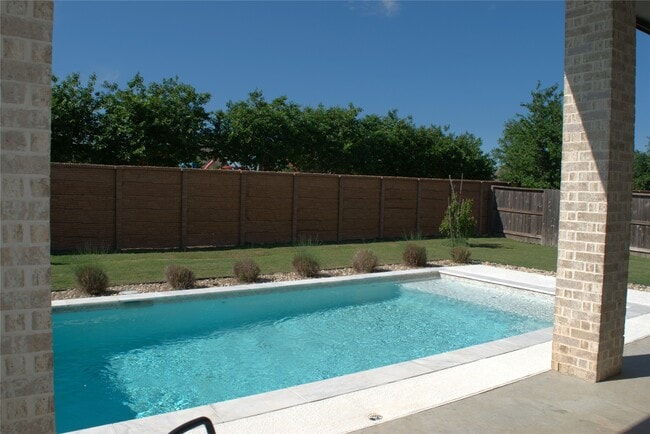 Building Photo - 3030 Lantana Trl