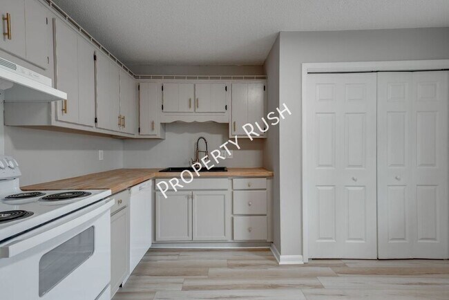 Building Photo - 340 Alpine Dr