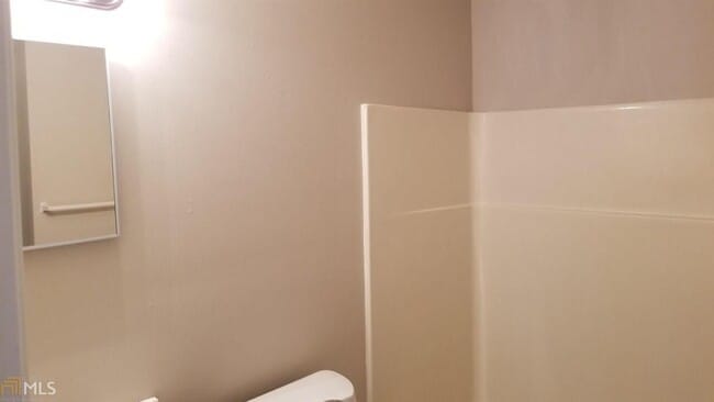 Building Photo - 303 Cedar Creek Rd