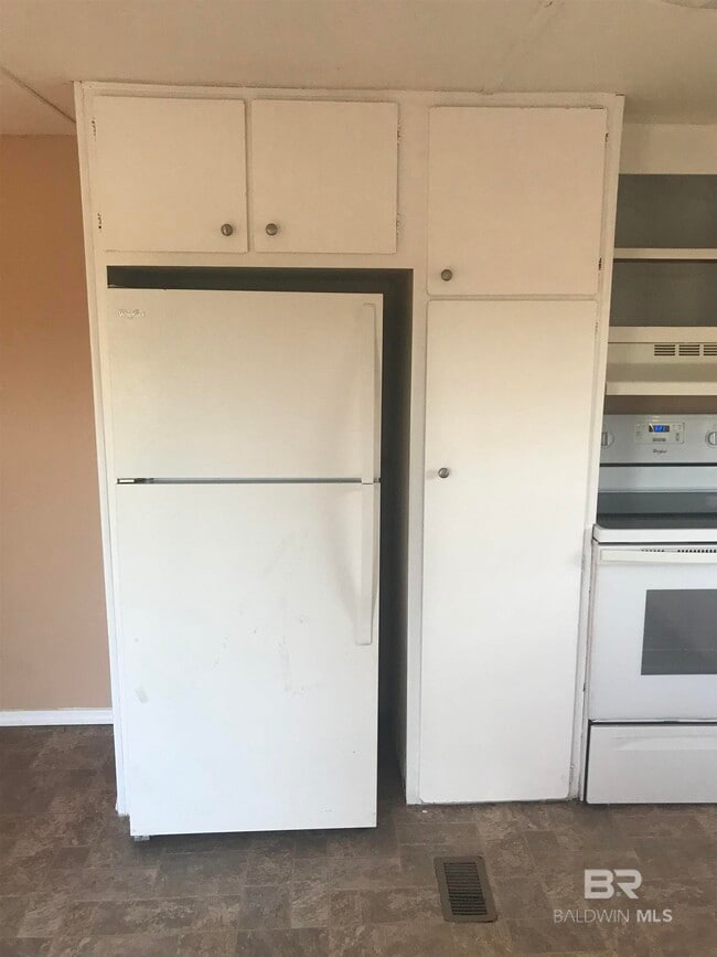 Building Photo - 20370 US-90