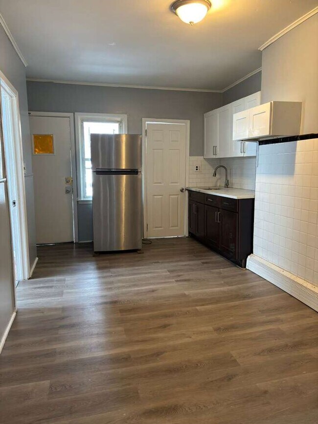 Building Photo - 46 Wayne Ave