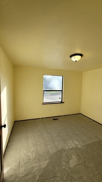Upstairs Room - 9905 157th St E