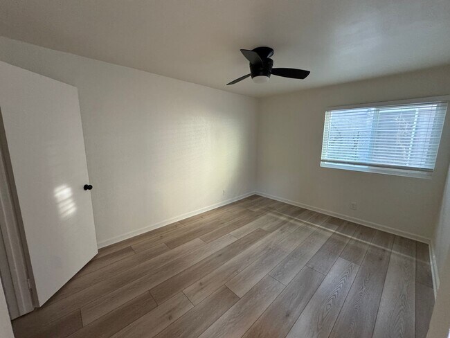 Building Photo - 1343-47 Grove Ave