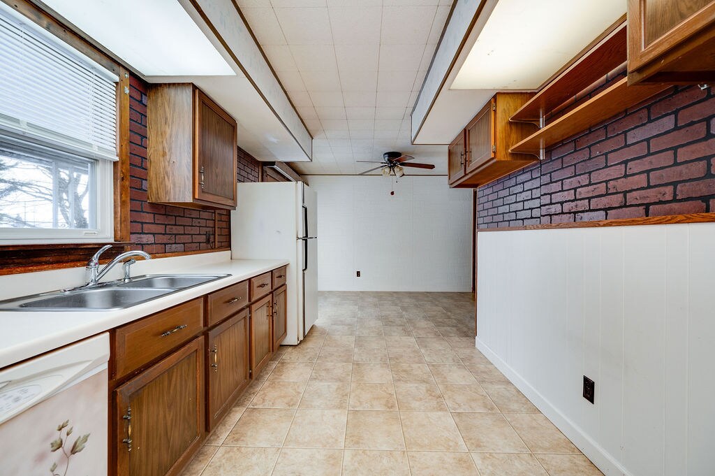 Building Photo - 7 Helen Ln