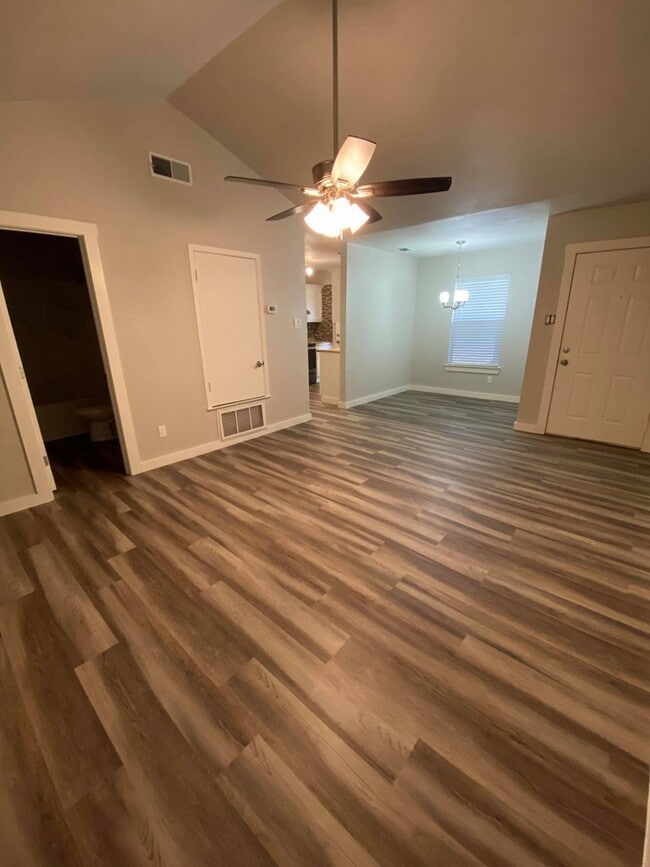 Building Photo - 518 Wigwam Ln