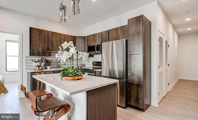 Primary Photo - 421 S Broadway