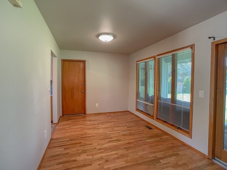 Building Photo - 30827 21st Ave SW