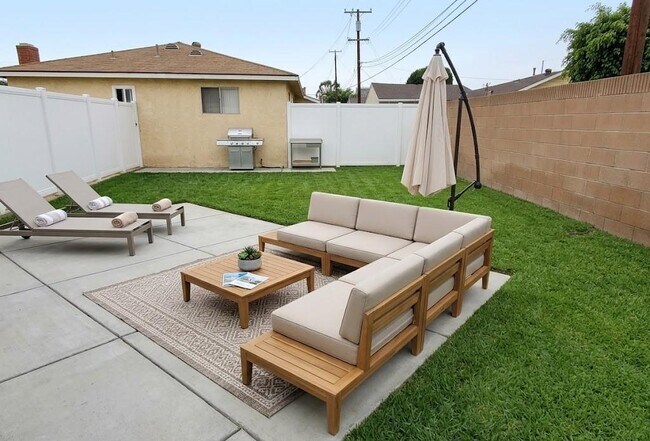 Building Photo - 15552 Cornuta Ave
