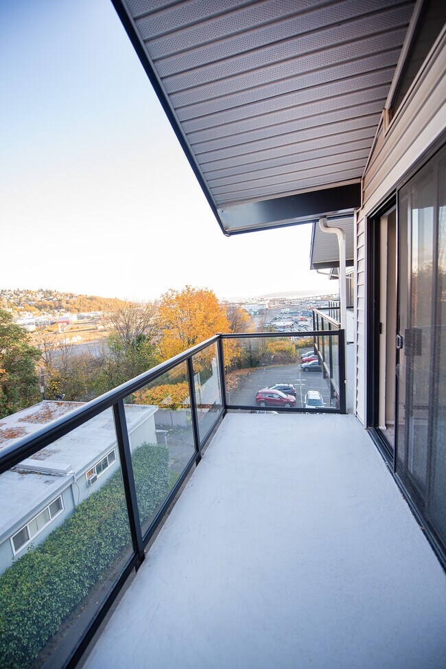 Building Photo - 2562 Thorndyke Ave W