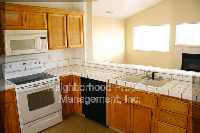 Building Photo - 3574 N State Ave