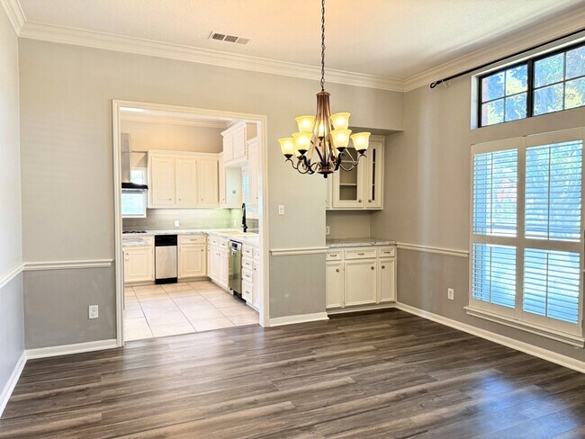 Building Photo - 2906 Deer Creek Dr