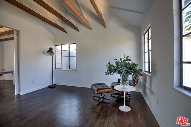 Building Photo - 1807 Montana Ave