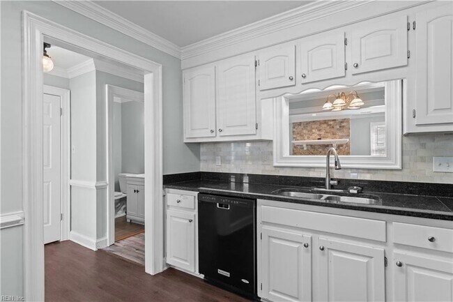 Building Photo - 345 Middle Oaks Dr