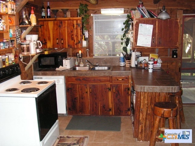 Building Photo - 624 Live Falls