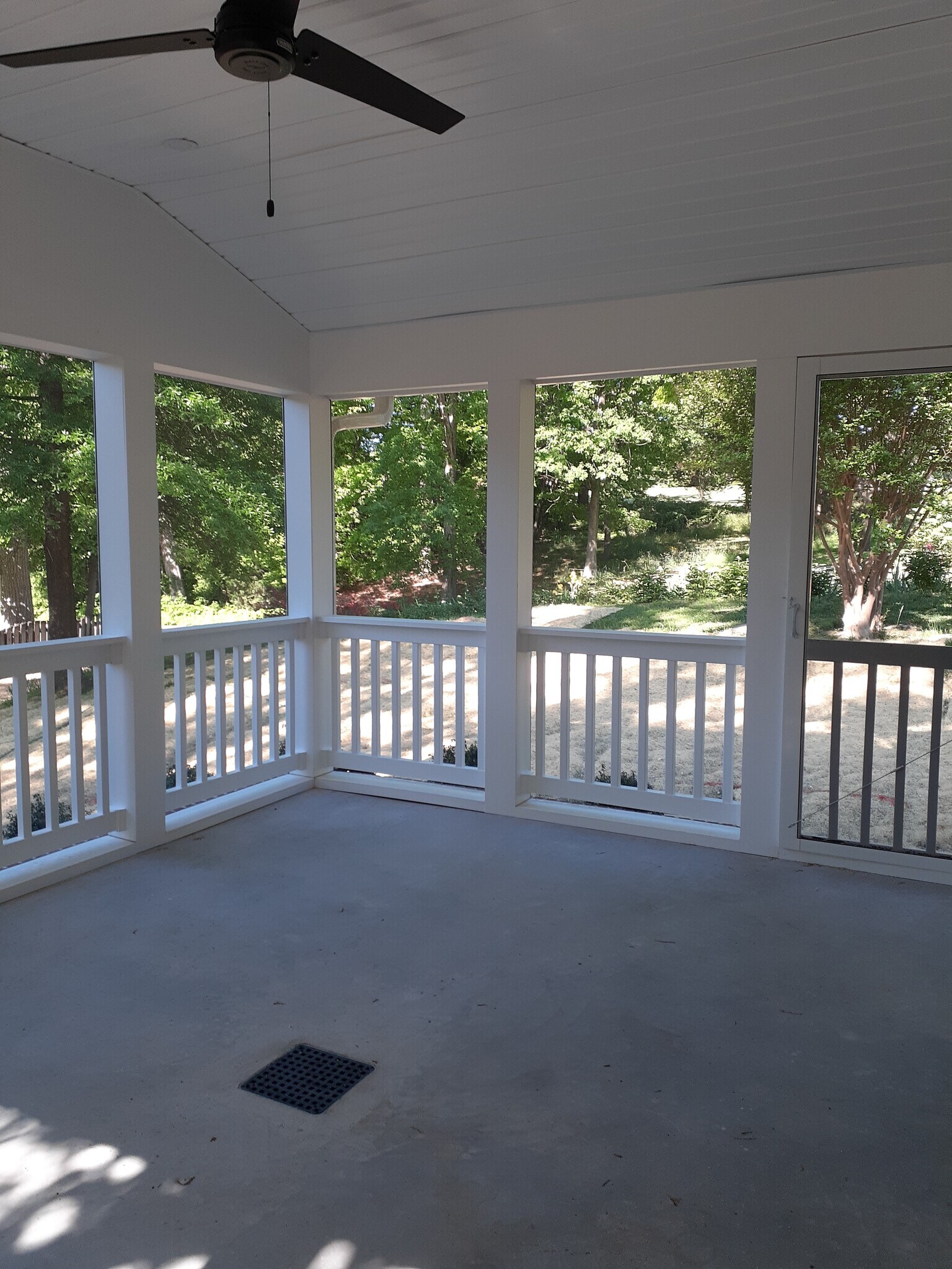 inside screen porch south - 200 Adair St
