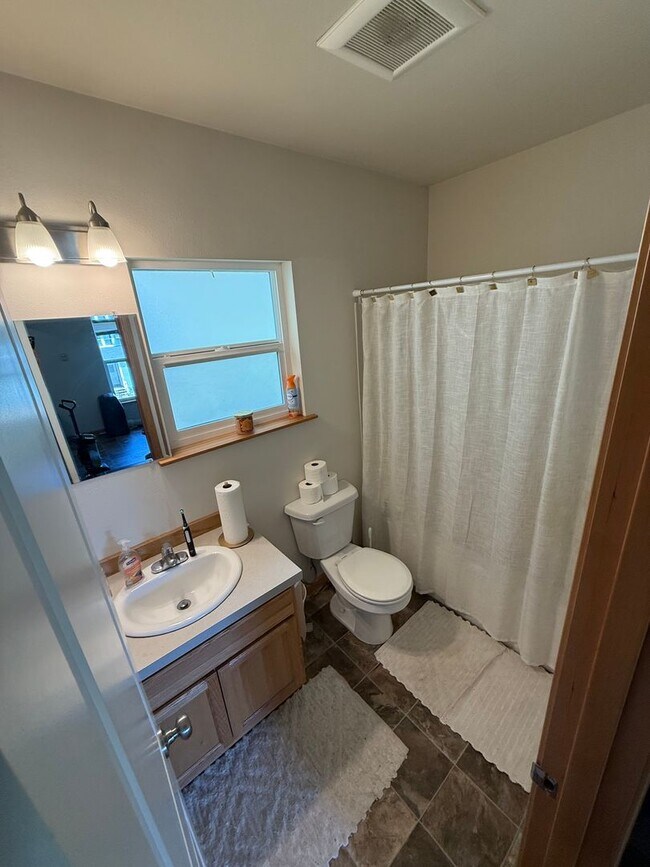 Building Photo - PRELEASING for Early September 2025! 6 bed...