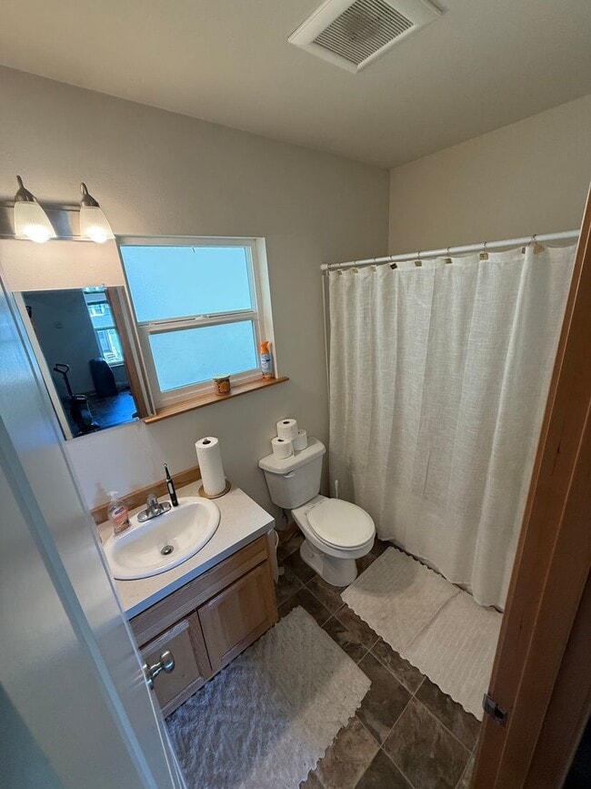 Building Photo - PRELEASING NOW! 6 bed/2 bath House! Walking Distance to WWU!