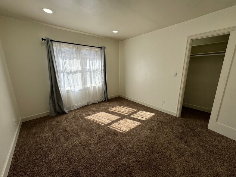 Building Photo - 2659 Brinker Ave