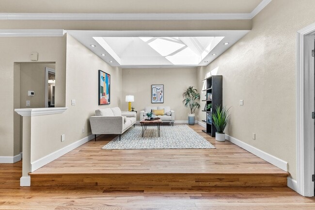 Building Photo - Beautiful Spanish Revival 3 Bedroom in Upt...
