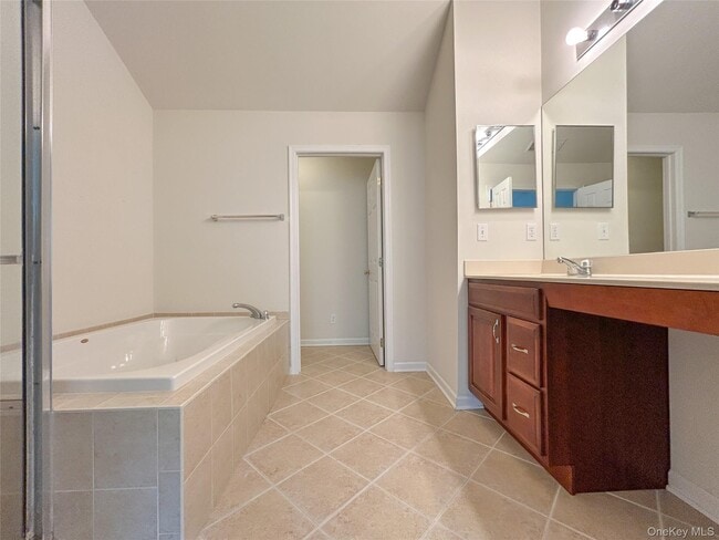 Building Photo - 1063 Dutcher Dr