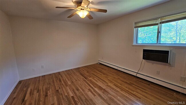 Building Photo - 76 Manor Dr