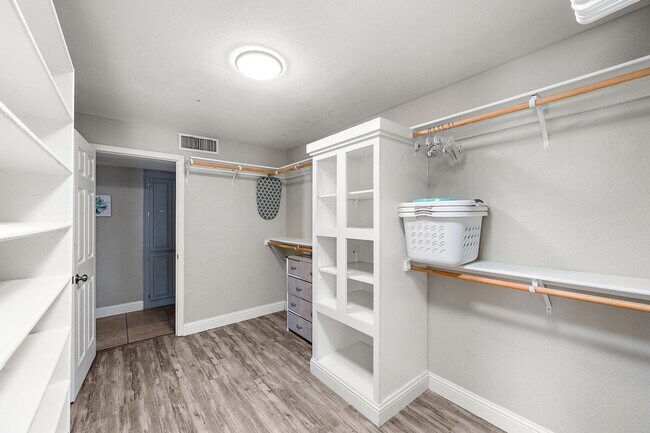 Building Photo - 4332 E Cherokee St