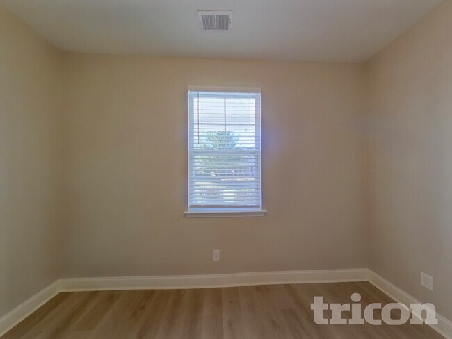 Building Photo - 338 Bronze Dr