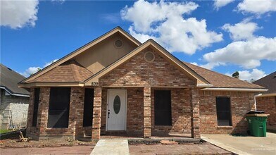 Building Photo - 809 E Azalea Ave