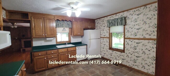 Building Photo - 3 BEDROOM 2 BATHROOM HOUSE FOR RENT