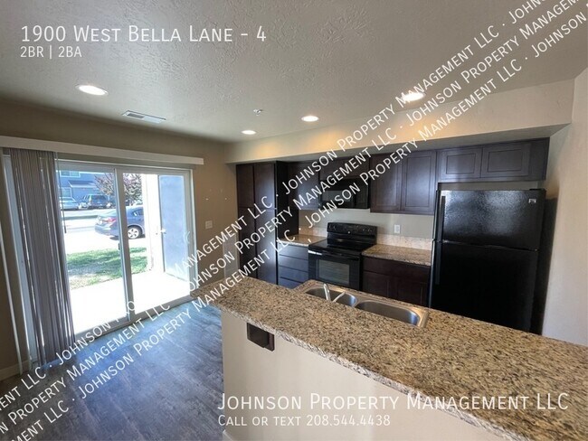 Building Photo - 1900 W Bella Ln