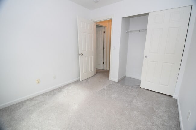 Building Photo - 432 NE 57th Ave