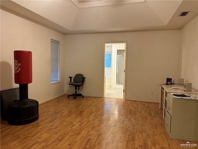 Building Photo - 19 Hidden Forest Dr