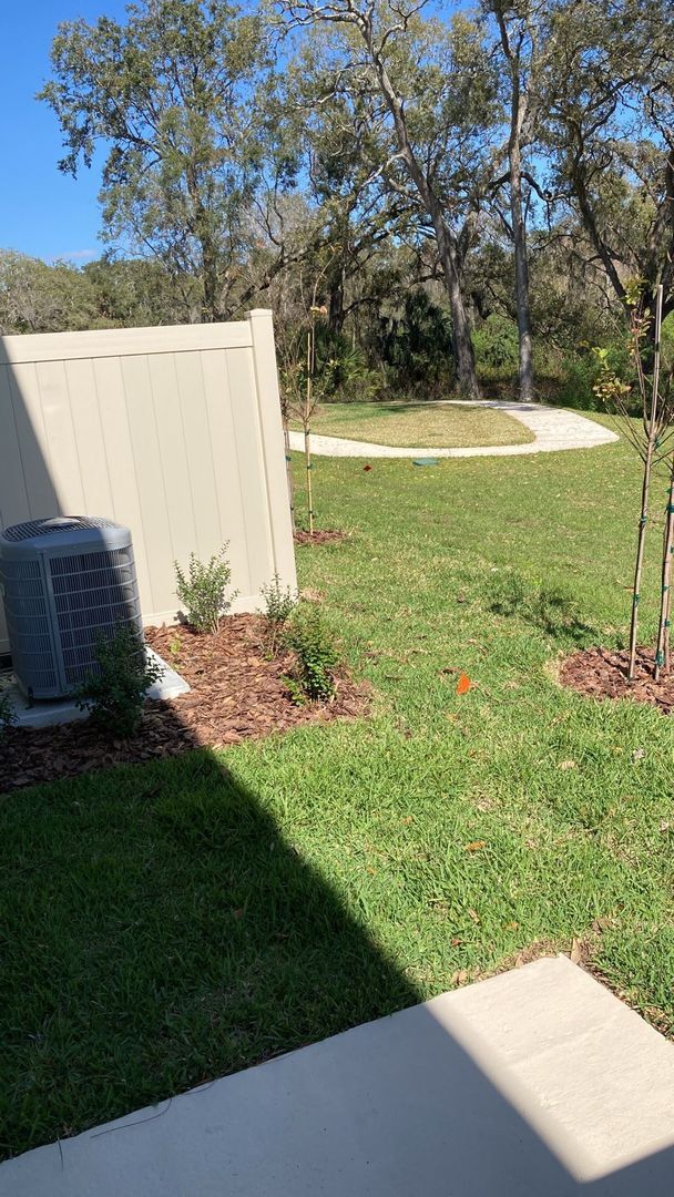 Building Photo - Like new 3 bedroom, 2.5 bathroom, 1 car ga...